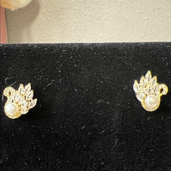 Sunflower Pendant Necklace and Earring Set - Picture 4 of 4